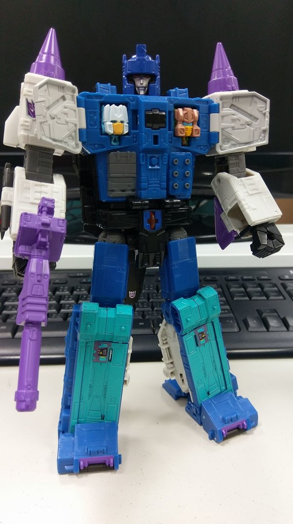 Titans Return Overlord Leader Class Wave 5 Out Of Package Photos 11 (11 of 12)